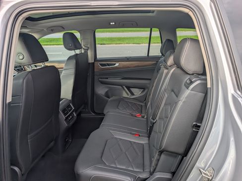 Used 2026 Volkswagen Atlas SE w/ Panoramic Sunroof Package FWD image 16