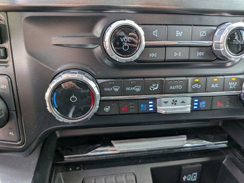 Used 2024 Ford F250 Lariat w/ Lariat Ultimate Package AWD/4WD image 22