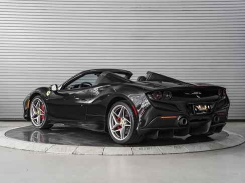 Used 2022 Ferrari F8 Tributo RWD image 3