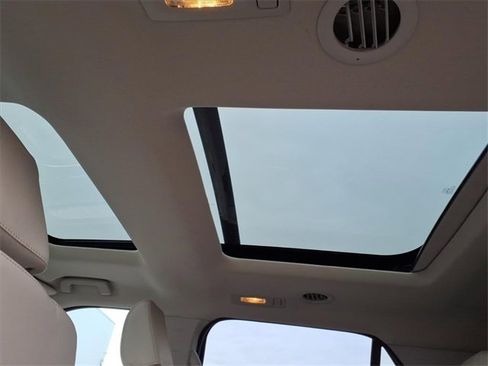 Used 2018 Ford Explorer Platinum image 13