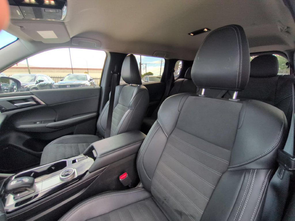 Used 2025 Mitsubishi Outlander SE AWD/4WD image 24