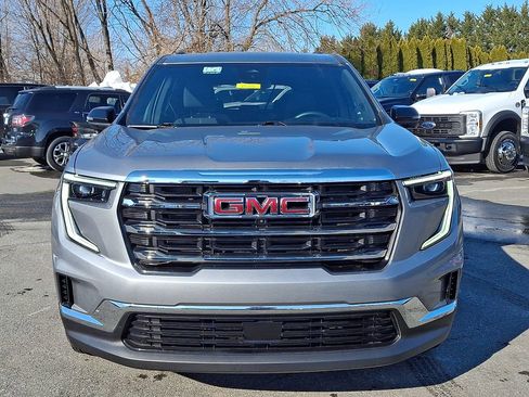 Used 2025 GMC Acadia Elevation image 2