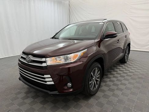 Used 2019 Toyota Highlander XLE AWD/4WD image 2