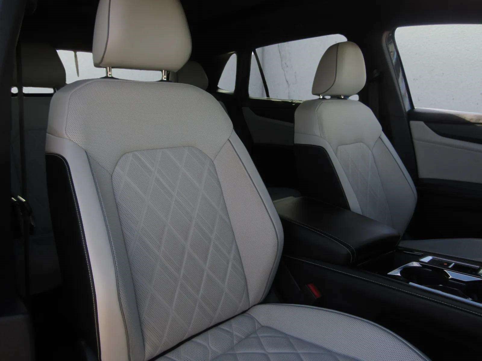 Used 2024 Volkswagen Atlas Cross Sport SEL Premium R-Line AWD/4WD image 10