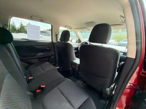 Used 2018 Mitsubishi Outlander SE AWD/4WD image 32