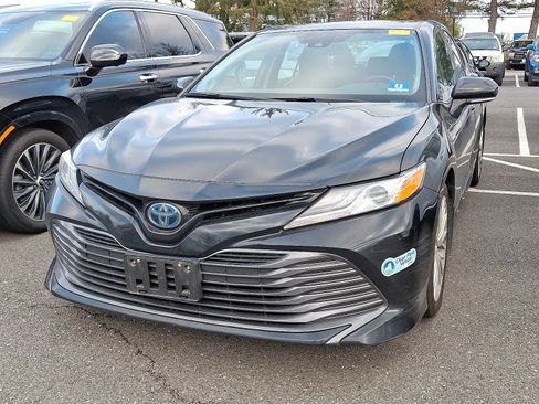 Used 2020 Toyota Camry XLE image 4