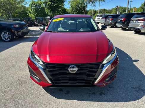 Used 2025 Nissan Altima 2.5 SV FWD image 3