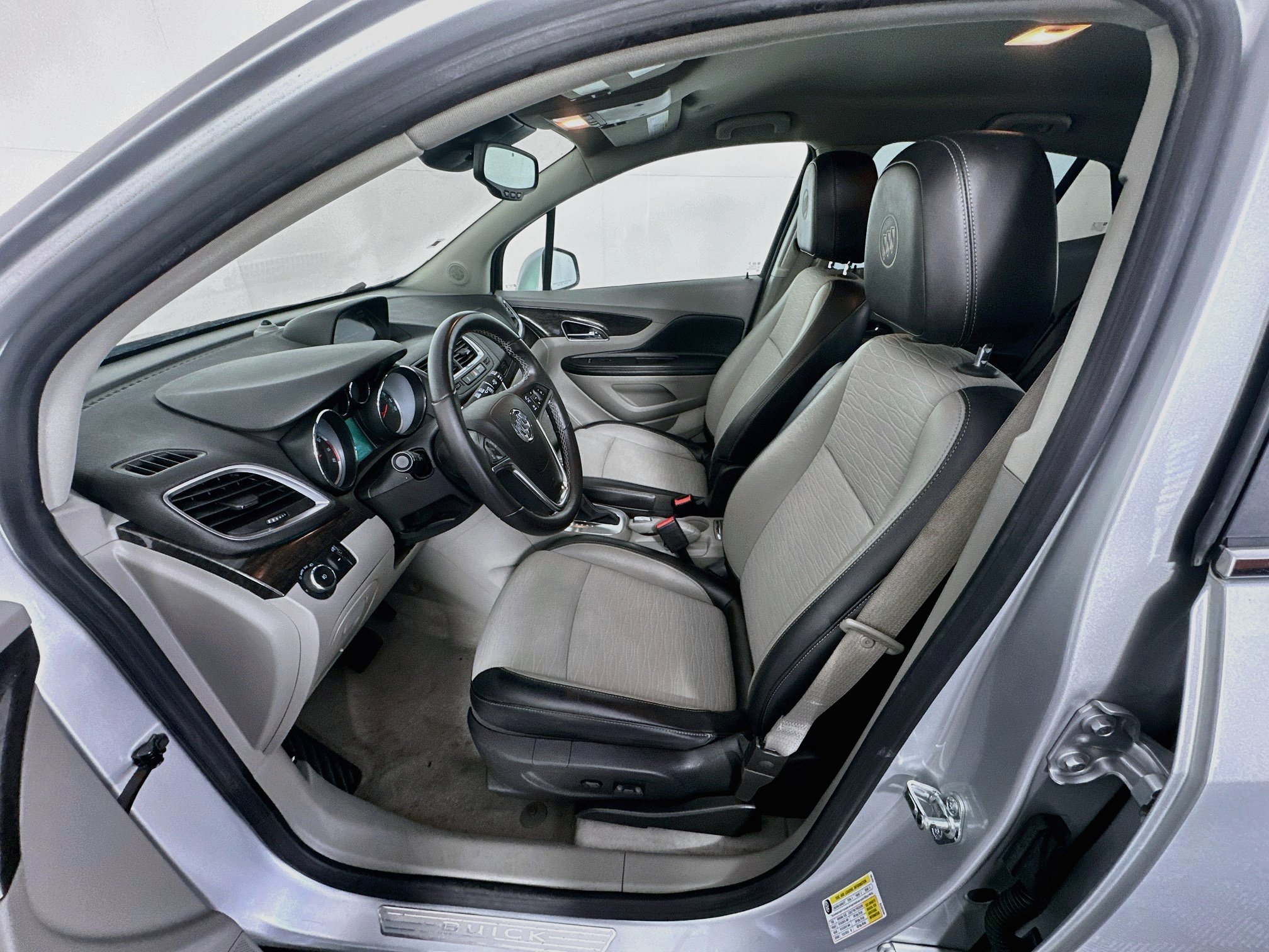 Used 2015 Buick Encore Convenience FWD image 13