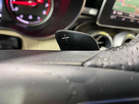 Used 2018 Mercedes-Benz GLC 300 4MATIC image 24