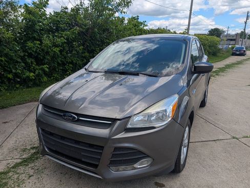 Used 2015 Ford Escape SE FWD image 1