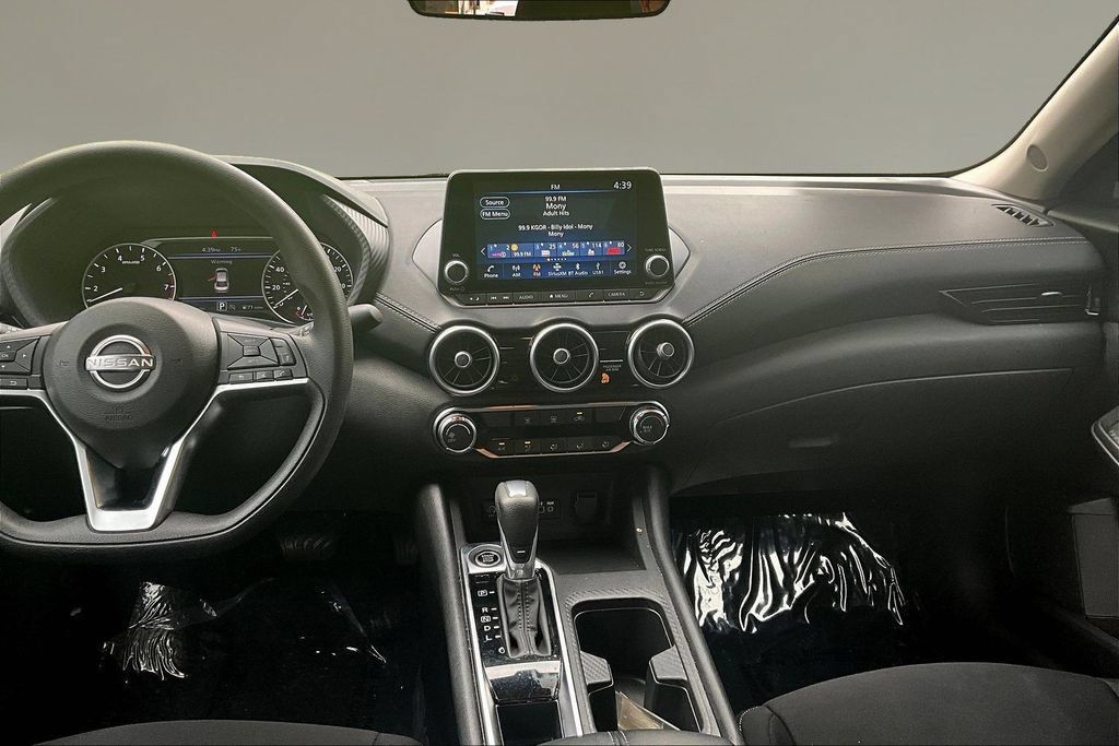 Used 2025 Nissan Sentra SV FWD image 9