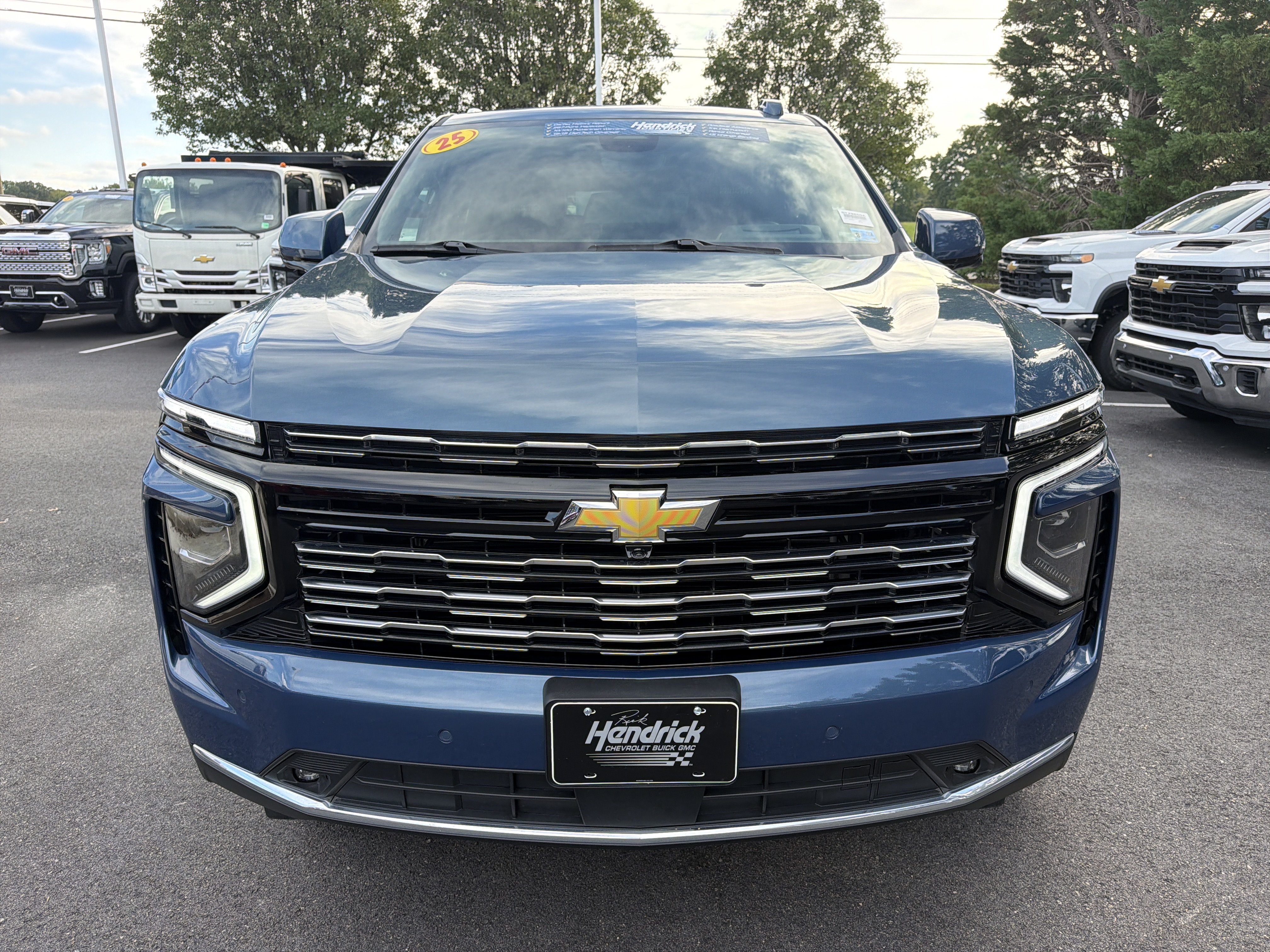 Used 2025 Chevrolet Suburban High Country w/ LPO, Get Active Package AWD/4WD image 3