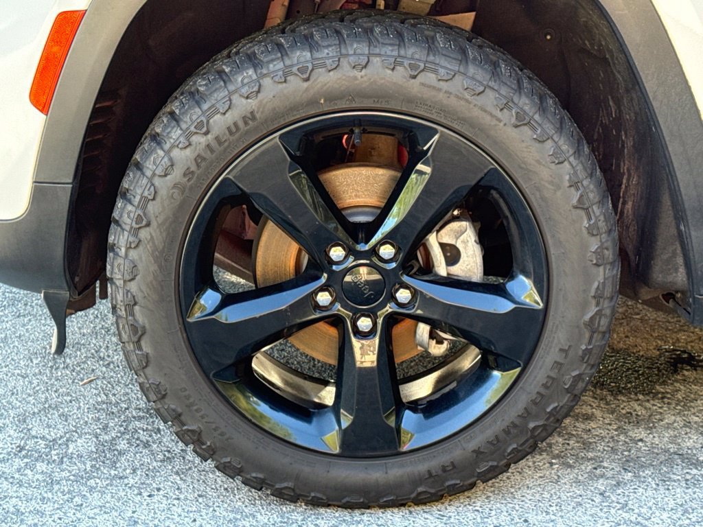 Used 2023 Jeep Grand Cherokee Altitude AWD/4WD image 12