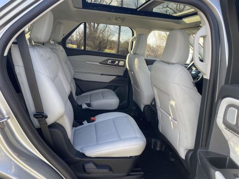 Used 2025 Ford Explorer Platinum w/ LUX Leather Package image 34