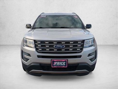 Used 2016 Ford Explorer XLT w/ Equipment Group 202A image 2