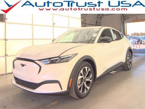 Used 2025 Ford Mustang Mach-E Select image 1