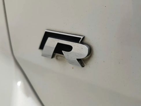 Used 2017 Volkswagen Golf R DCC & Navigation 4Motion image 17