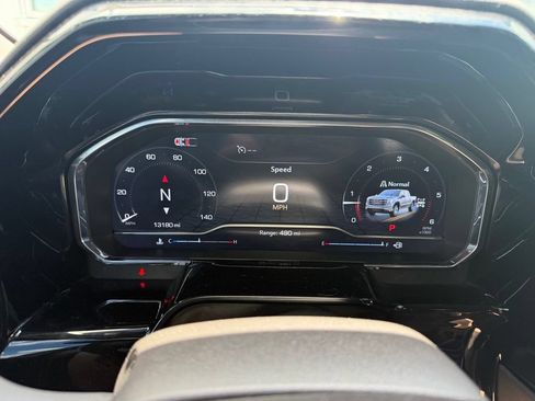 Used 2025 GMC Sierra 1500 Elevation w/ Preferred Package AWD/4WD image 9