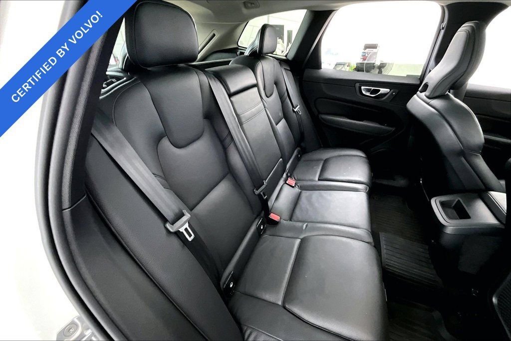 Used 2022 Volvo XC60 B5 Momentum w/ Climate Package AWD/4WD image 32