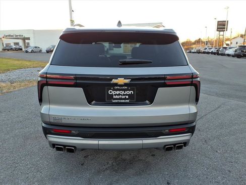Used 2025 Chevrolet Traverse LT image 5