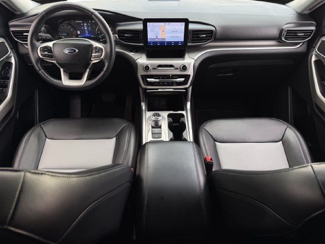 Used 2022 Ford Explorer XLT w/ Equipment Group 202A RWD image 11