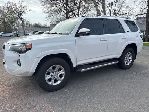 Used 2014 Toyota 4Runner SR5 Premium image 3