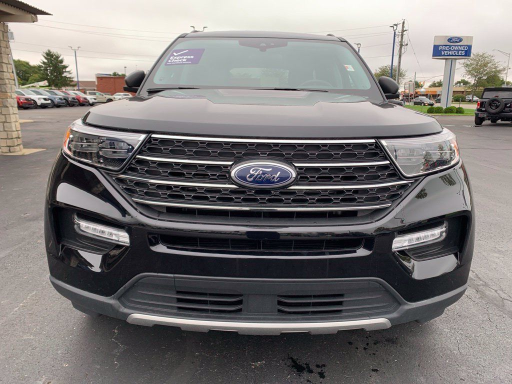 Certified 2024 Ford Explorer XLT w/ Equipment Group 202A AWD/4WD image 9