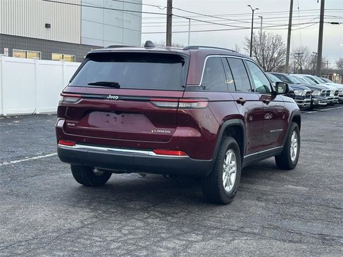 Used 2024 Jeep Grand Cherokee Laredo image 4