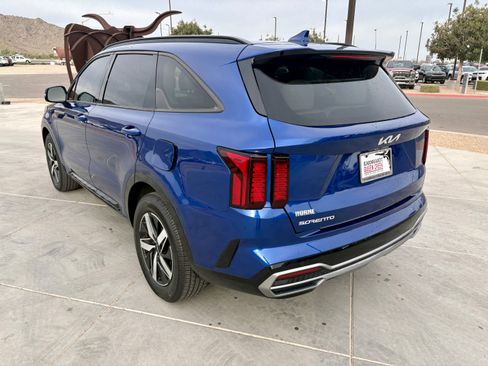 Used 2023 Kia Sorento EX w/ Panoramic Sunroof Package image 3