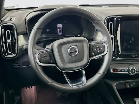 Used 2024 Volvo XC40 B5 Core image 18
