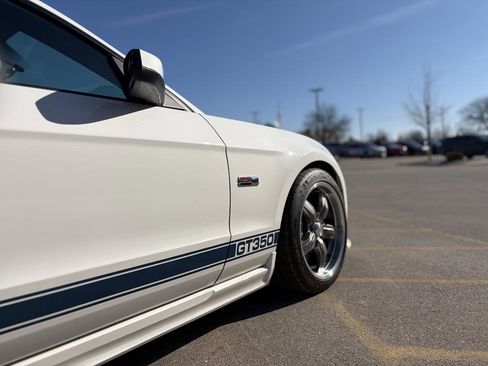 Used 2011 Ford Mustang GT Premium image 21