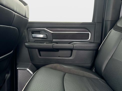 Used 2026 RAM 5500 4x4 Crew Cab w/ Laramie Trim Package image 16