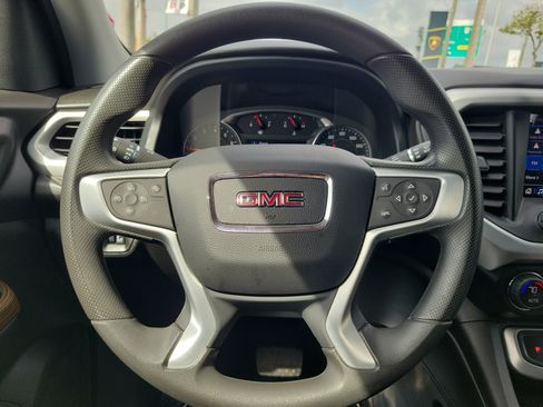 Used 2023 GMC Acadia SLE FWD image 17