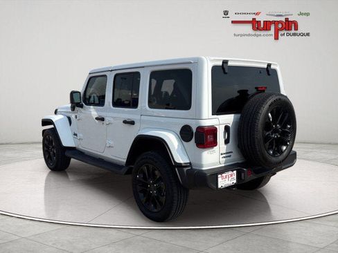 Used 2025 Jeep Wrangler Sahara image 3
