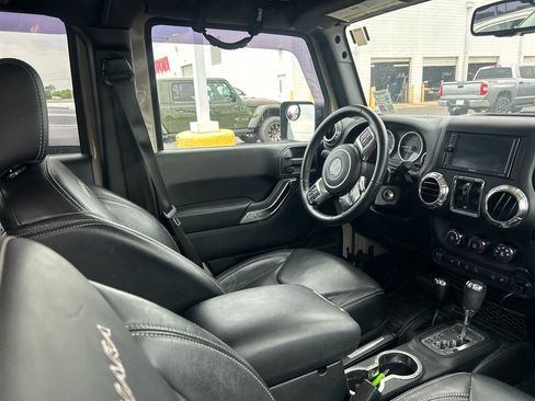 Used 2017 Jeep Wrangler Unlimited Sahara w/ Connectivity Group AWD/4WD image 6