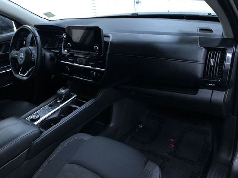 Used 2025 Nissan Pathfinder SV image 24