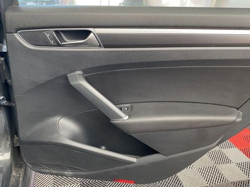 Used 2017 Volkswagen Passat 1.8T R-Line image 10