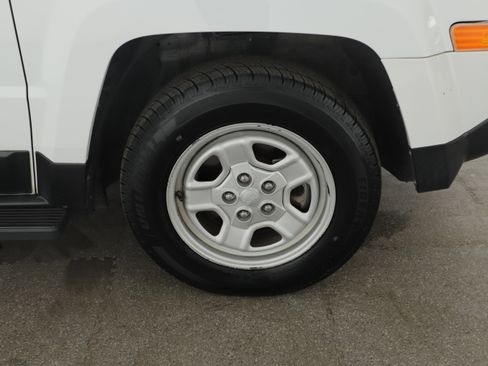 Used 2015 Jeep Patriot Sport FWD image 4