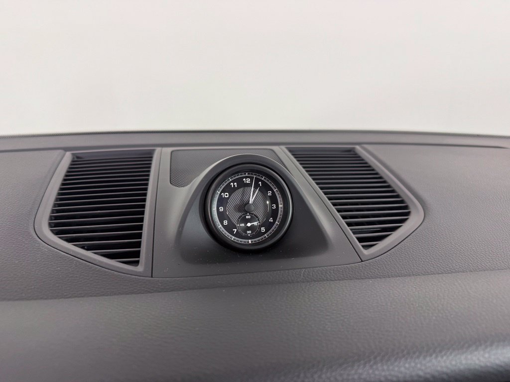 Certified 2026 Porsche Macan AWD/4WD image 22