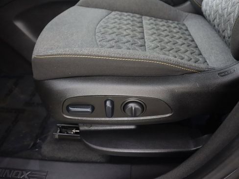Used 2023 Chevrolet Equinox LT image 29