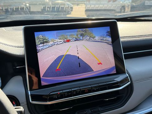 Used 2025 Jeep Compass Limited image 17