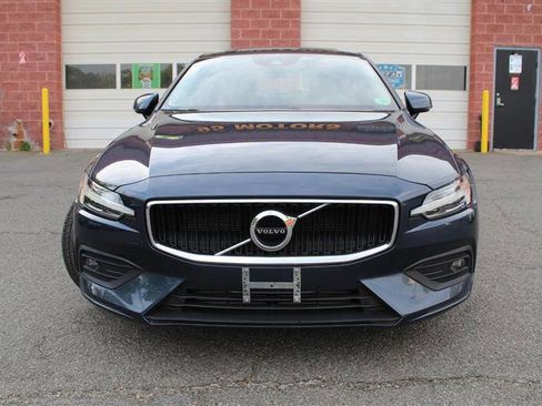 Used 2021 Volvo S60 T5 Momentum FWD image 8