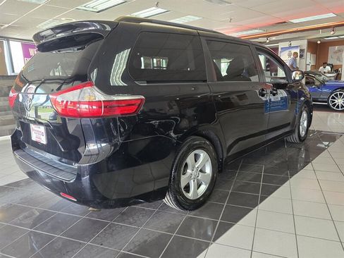 Used 2015 Toyota Sienna LE FWD image 4