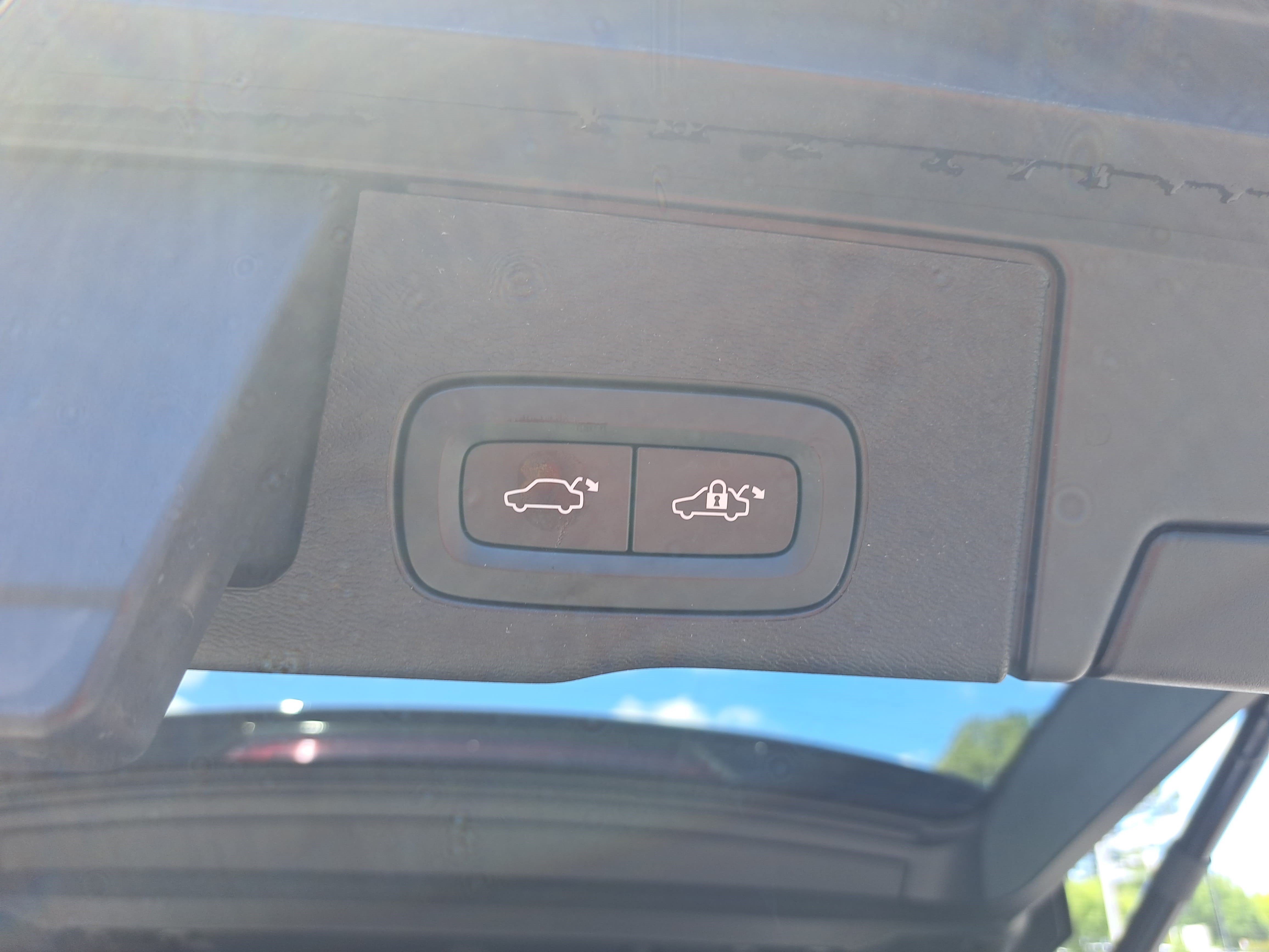 Used 2023 Volvo XC60 B5 Ultimate w/ Climate Package FWD image 13