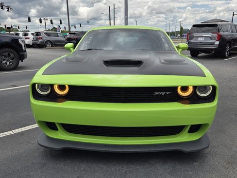 Used 2015 Dodge Challenger SRT Hellcat RWD image 2