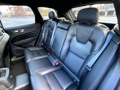 Used 2024 Volvo XC60 T8 Ultimate image 40