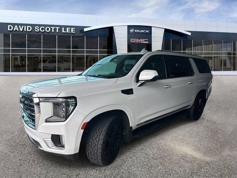 Used 2022 GMC Yukon XL SLT w/ SLT Luxury Package AWD/4WD image 1