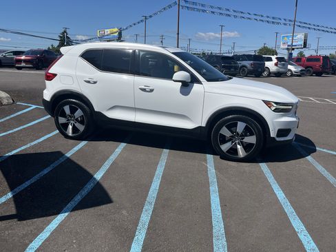 Used 2019 Volvo XC40 T5 Momentum AWD/4WD image 5