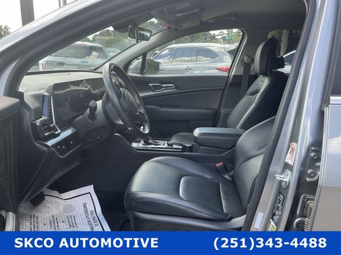 Used 2024 Kia Sportage EX FWD image 11