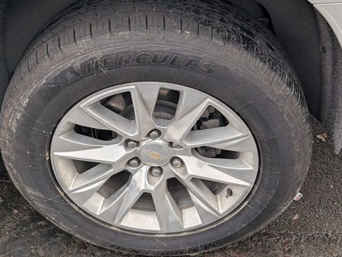 Used 2023 Chevrolet Suburban Premier image 25